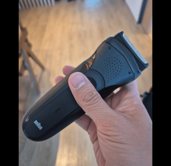 Braun Series 3 300s Electric Shaver | Wet & Dry Foil Shaver for Men - 킴마트